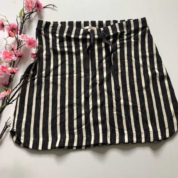 GAP Dresses & Skirts - EUC GAP striped short skirt small